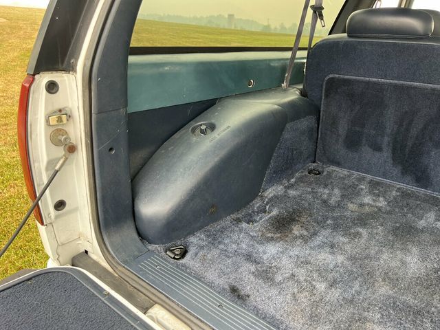 1996 Chevrolet Tahoe Hard To Find 2Door Chevy Tahoe 4x4 Rare Blue Interior Z71 Wheels - 23055623 - 15