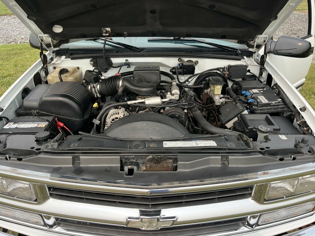 1996 Chevrolet Tahoe Hard To Find 2Door Chevy Tahoe 4x4 Rare Blue Interior Z71 Wheels - 23055623 - 19