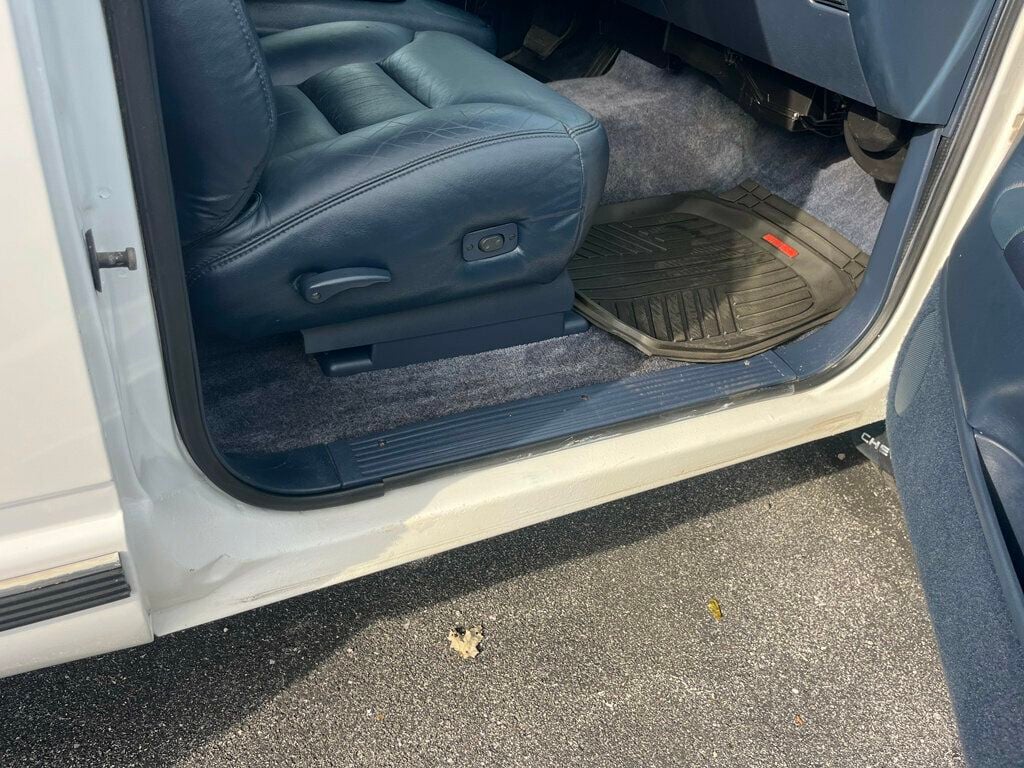 1996 Chevrolet Tahoe Hard To Find 2Door Chevy Tahoe 4x4 Rare Blue Interior Z71 Wheels - 23055623 - 20