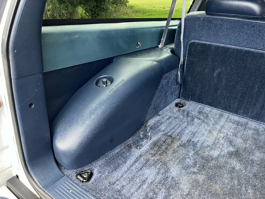 1996 Chevrolet Tahoe Hard To Find 2Door Chevy Tahoe 4x4 Rare Blue Interior Z71 Wheels - 23055623 - 73