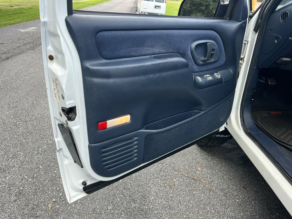 1996 Chevrolet Tahoe Hard To Find 2Door Chevy Tahoe 4x4 Rare Blue Interior Z71 Wheels - 23055623 - 84