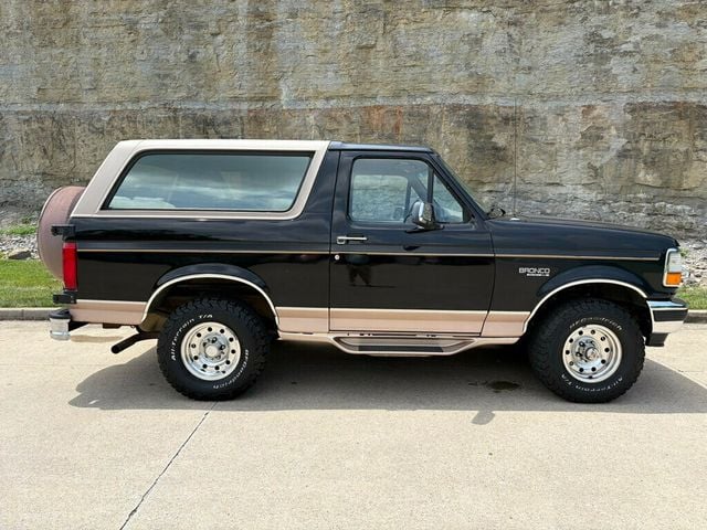 1996 Ford Bronco  - 23056101 - 1