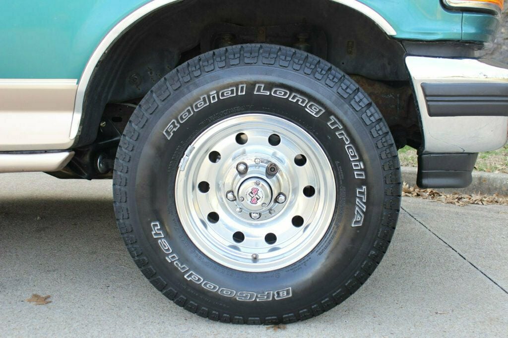 1996 Ford Bronco 105" WB Eddie Bauer - 22777549 - 35