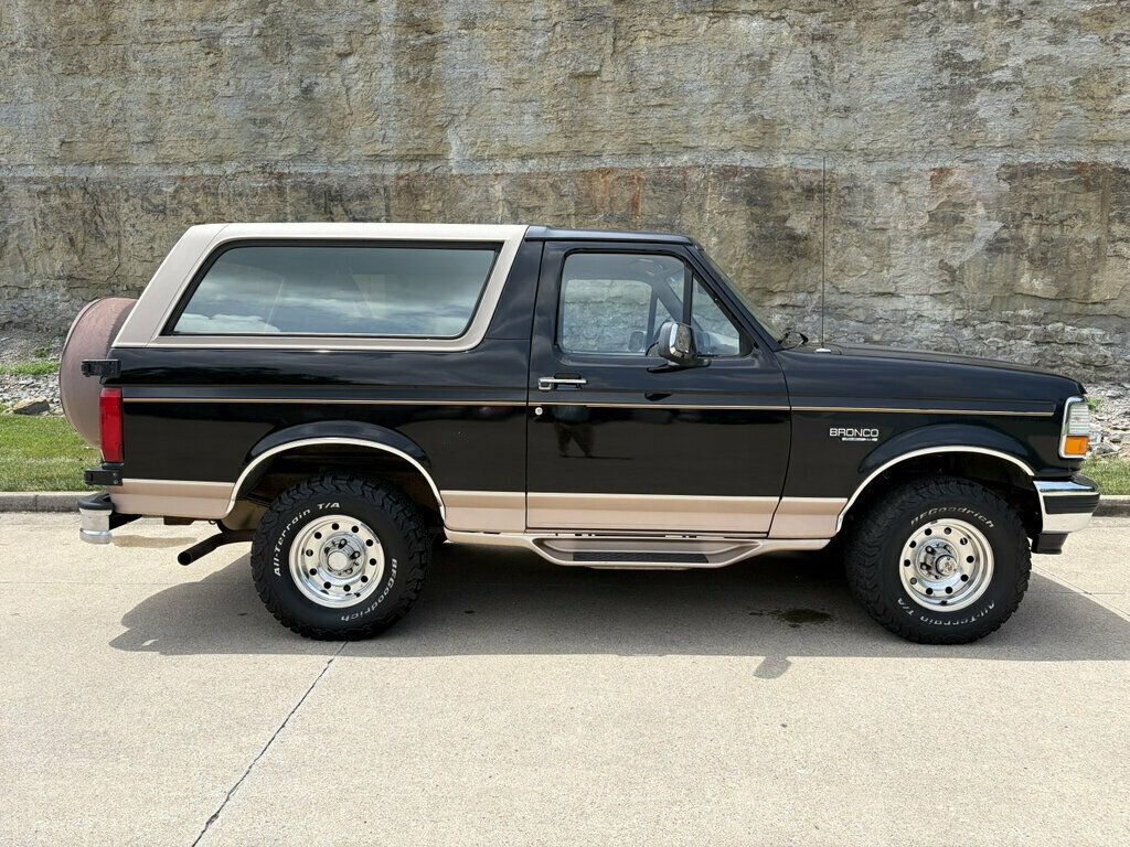 1996 Ford Bronco 105" WB Eddie Bauer - 23056101 - 1