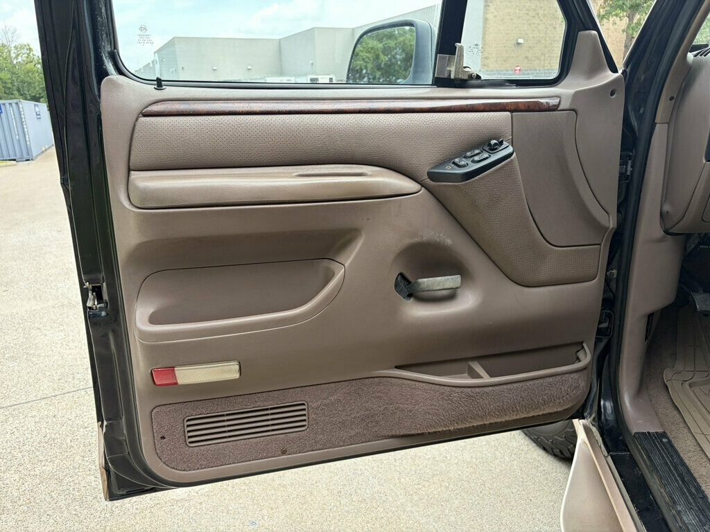 1996 Ford Bronco 105" WB Eddie Bauer - 23056101 - 26