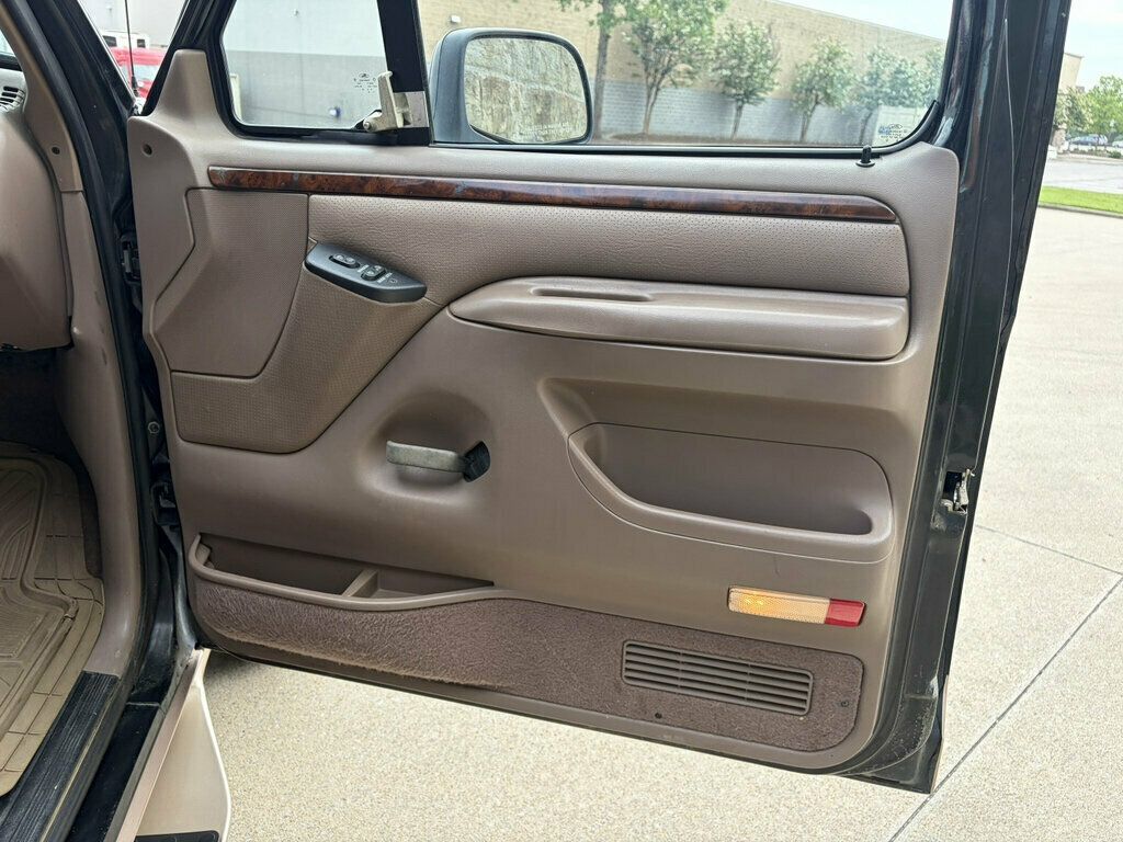 1996 Ford Bronco 105" WB Eddie Bauer - 23056101 - 27