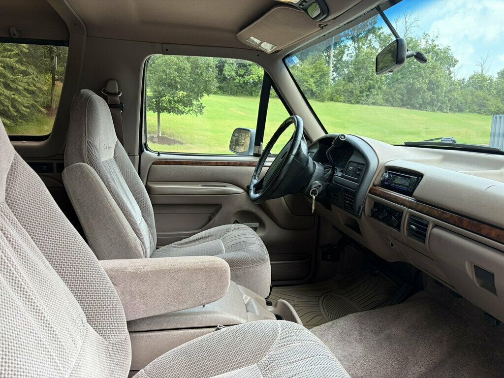 1996 Ford Bronco 105" WB Eddie Bauer - 23056101 - 32