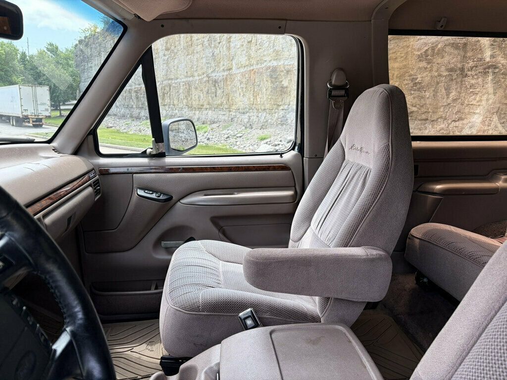 1996 Ford Bronco 105" WB Eddie Bauer - 23056101 - 36