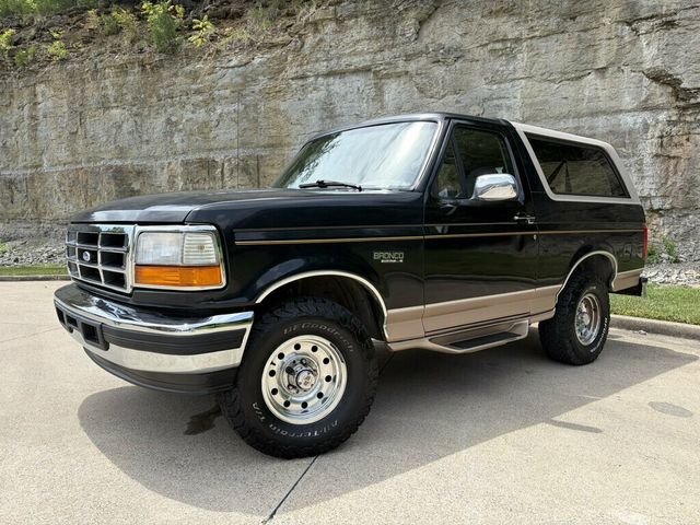 1996 Ford Bronco 105" WB Eddie Bauer - 23056101 - 3
