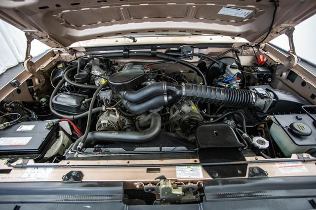 1996 Ford Bronco 105" WB XLT - 22872102 - 12