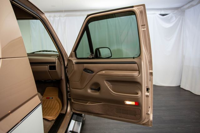 1996 Ford Bronco 105" WB XLT - 22872102 - 16