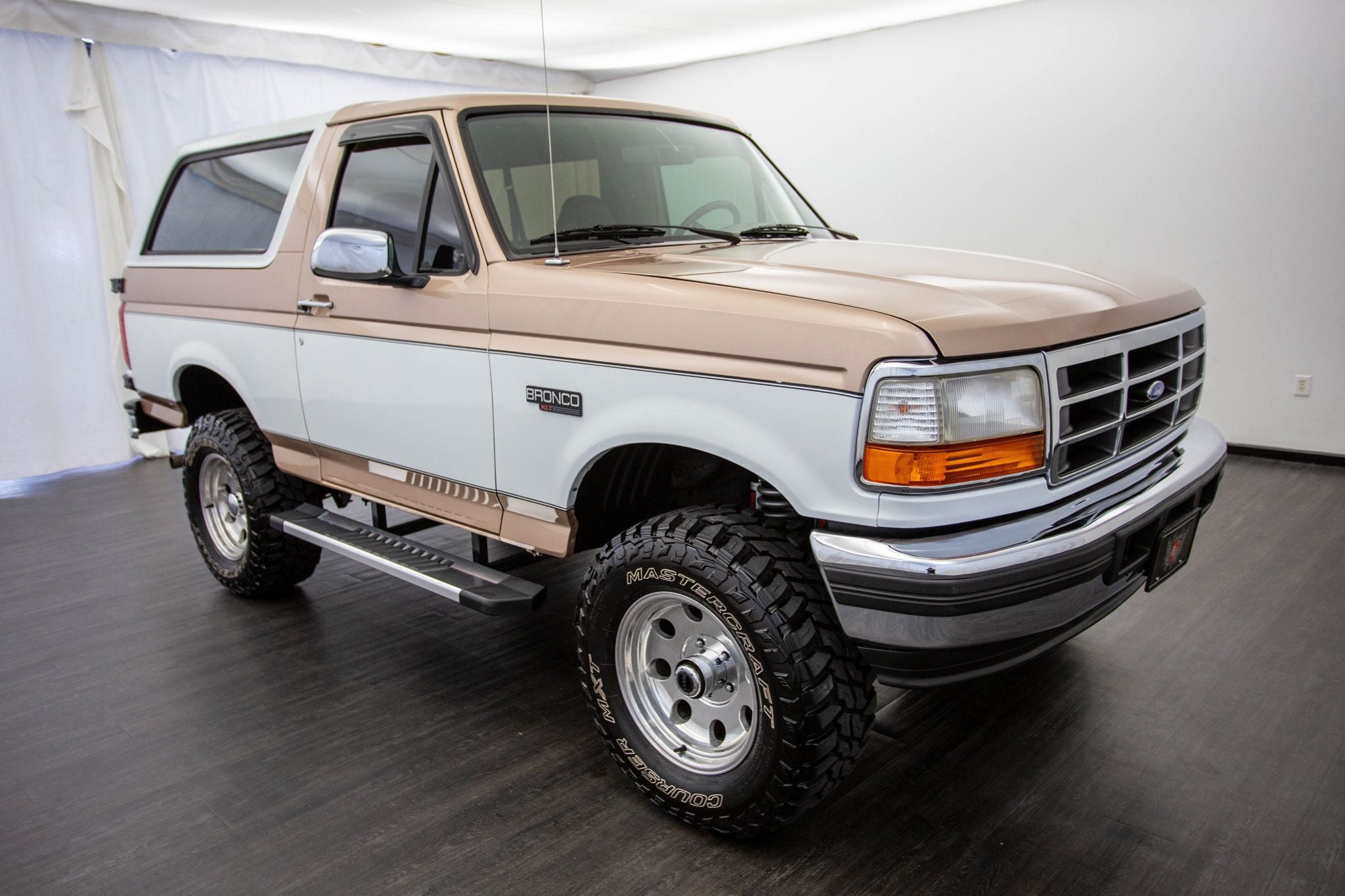 1996 Ford Bronco photo 3