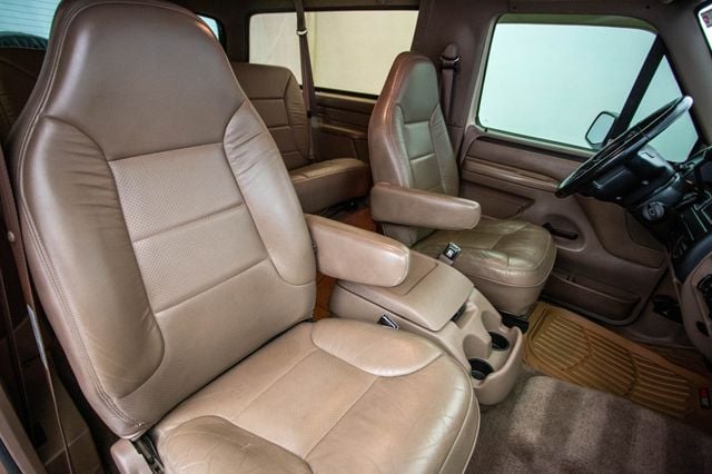 1996 Ford Bronco 105" WB XLT - 22872102 - 21