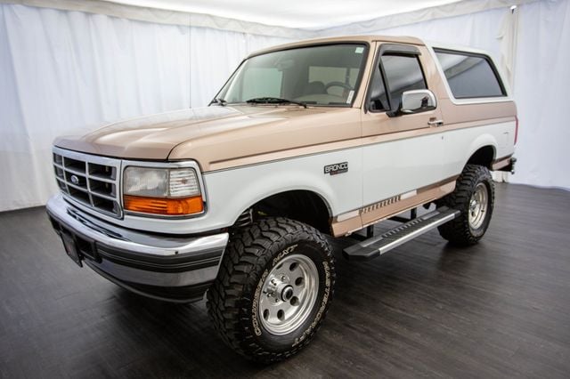 1996 Ford Bronco 105" WB XLT - 22872102 - 2