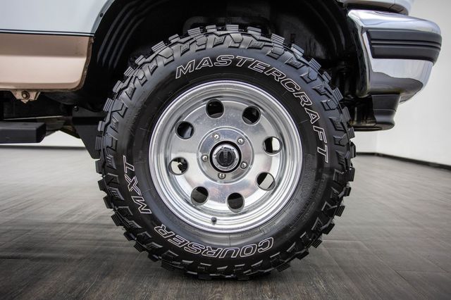 1996 Ford Bronco 105" WB XLT - 22872102 - 38