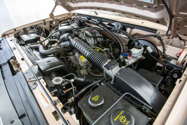 1996 Ford Bronco 105" WB XLT - 22872102 - 42