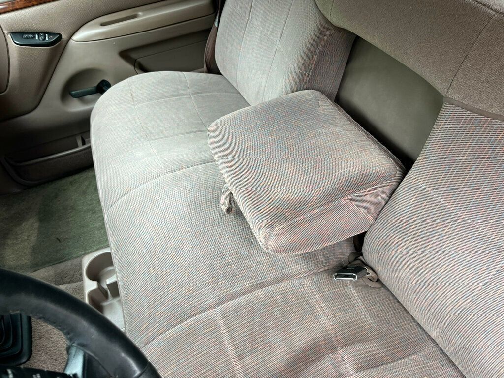 1996 Ford F-150 Final Year OBS Rare Build 300ci 5-speed manual Bench Seat - 23032181 - 36
