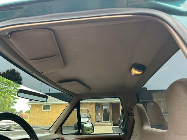 1996 Ford F-150 Final Year OBS Rare Build 300ci 5-speed manual Bench Seat - 23032181 - 37
