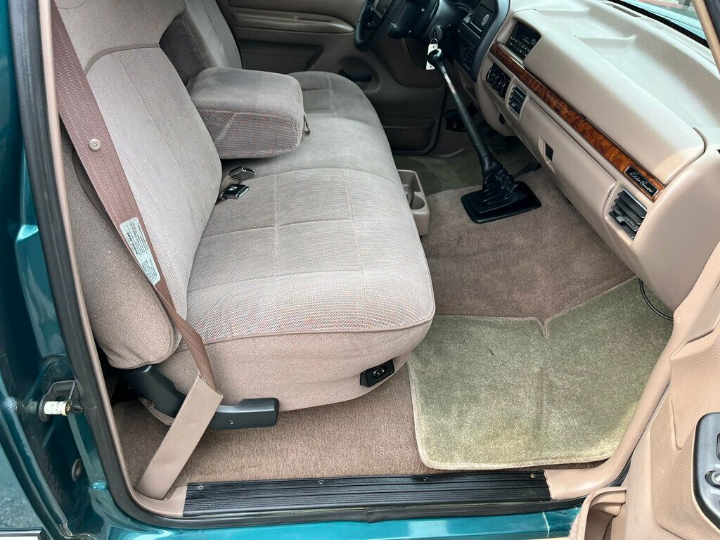 1996 Ford F-150 Final Year OBS Rare Build 300ci 5-speed manual Bench Seat - 23032181 - 39
