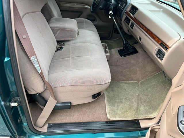 1996 Ford F-150 Final Year OBS Rare Build 300ci 5-speed manual Bench Seat - 23032181 - 39