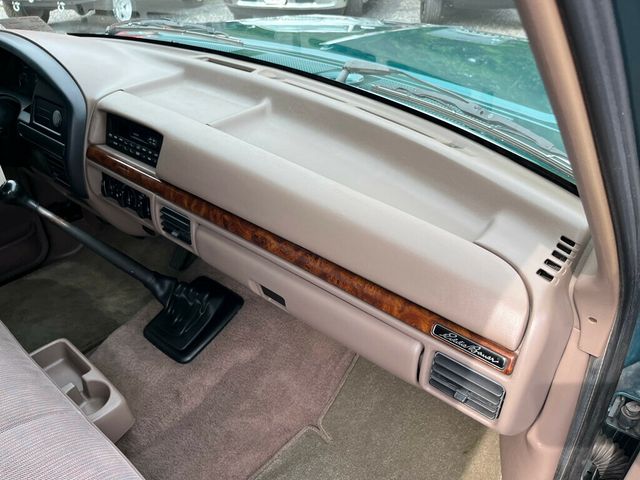 1996 Ford F-150 Final Year OBS Rare Build 300ci 5-speed manual Bench Seat - 23032181 - 40