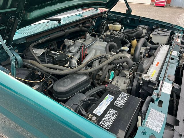 1996 Ford F-150 Final Year OBS Rare Build 300ci 5-speed manual Bench Seat - 23032181 - 48