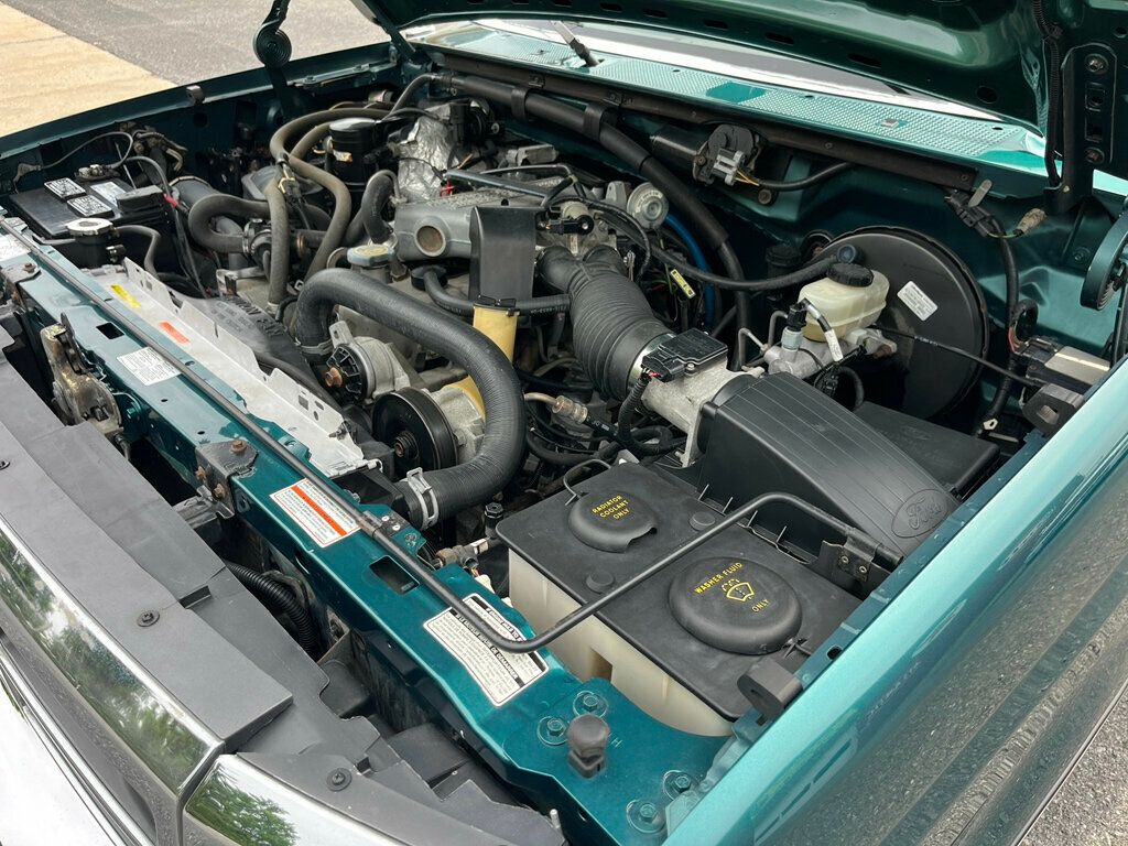 1996 Ford F-150 Final Year OBS Rare Build 300ci 5-speed manual Bench Seat - 23032181 - 51