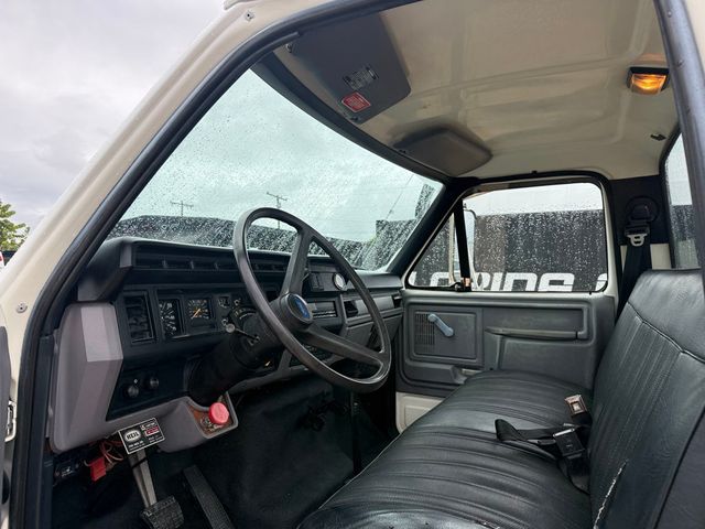 1996 Ford F-800 Cab and Chassis  - 22957120 - 4