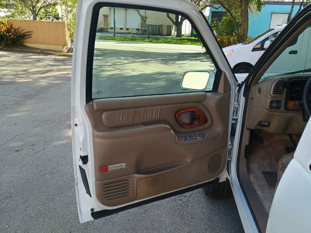 1996 GMC Suburban 2500 454 GTS Conversion 4WD Clean Title - 22947095 - 26