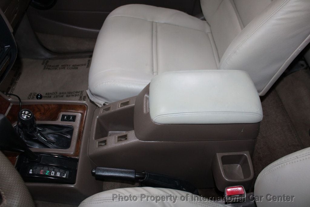 1996 Toyota Land Cruiser VX photo 16