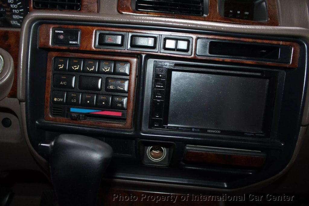 1996 Toyota Land Cruiser VX photo 18