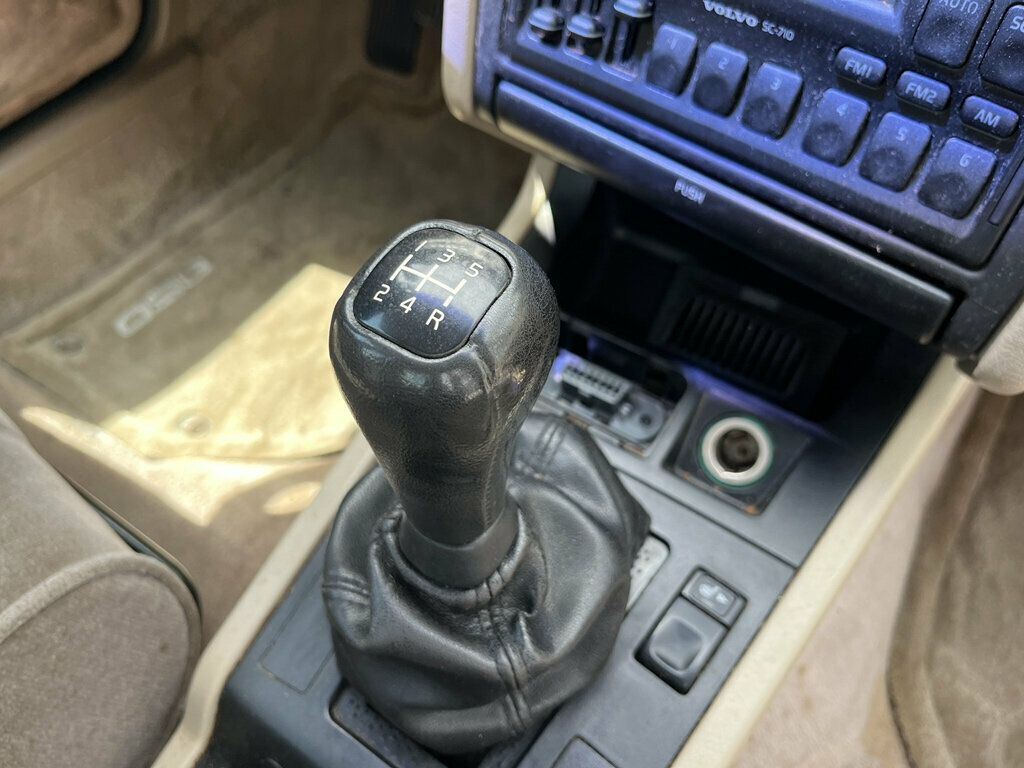 1996 Volvo 850 5-speed manual Safe Fuel Efficient VOLVO FOR LIFE! - 23019544 - 14