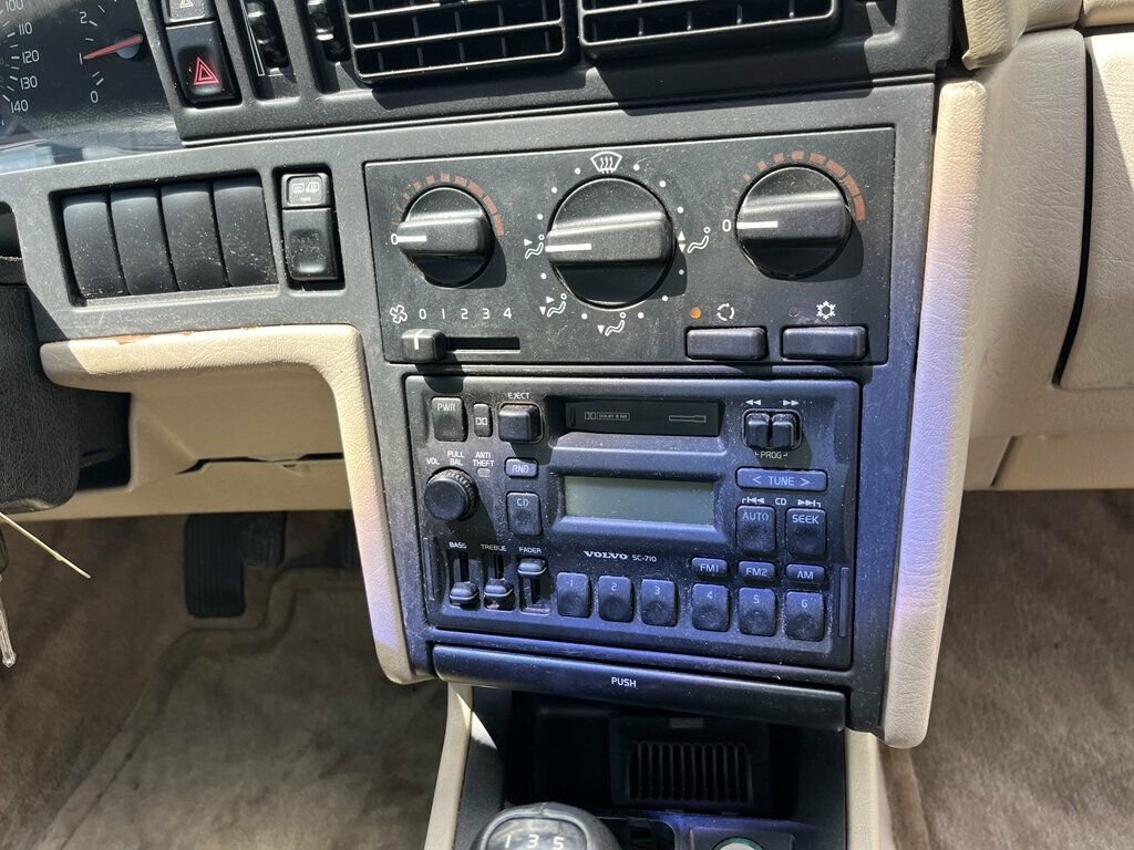 1996 Volvo 850 5-speed manual Safe Fuel Efficient VOLVO FOR LIFE! - 23019544 - 16
