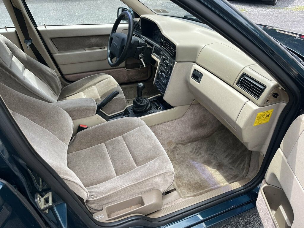 1996 Volvo 850 5-speed manual Safe Fuel Efficient VOLVO FOR LIFE! - 23019544 - 19