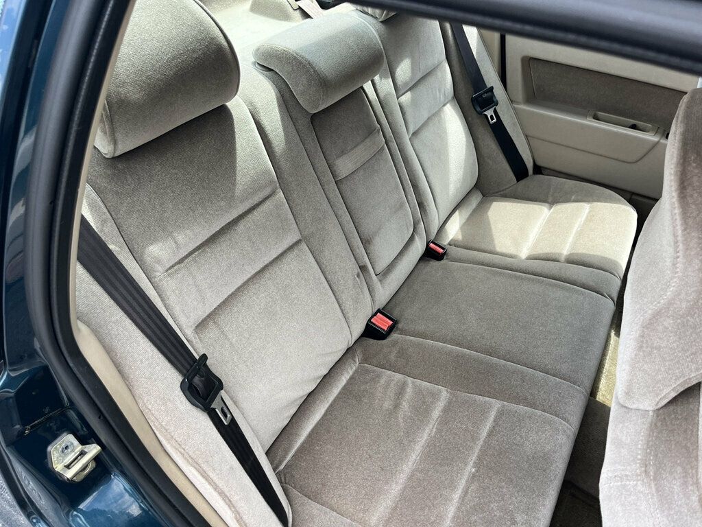 1996 Volvo 850 5-speed manual Safe Fuel Efficient VOLVO FOR LIFE! - 23019544 - 22