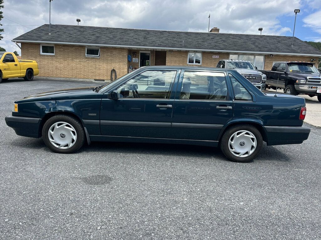 1996 Volvo 850 5-speed manual Safe Fuel Efficient VOLVO FOR LIFE! - 23019544 - 2