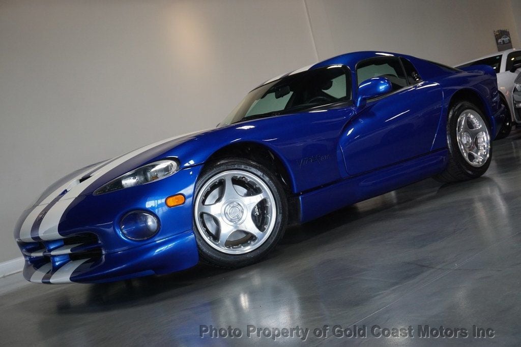 1997 Dodge Viper GTS *Viper GTS* *Blue w/ White Stripes* *6-Speed Manual* - 21971118 - 23
