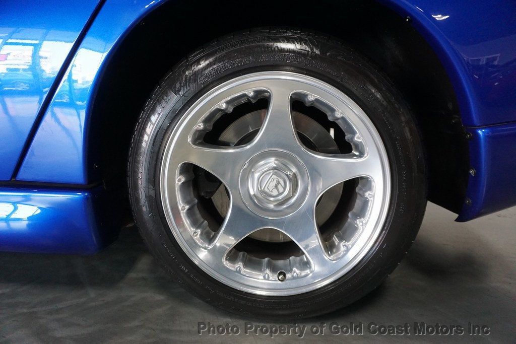1997 Dodge Viper GTS *Viper GTS* *Blue w/ White Stripes* *6-Speed Manual* - 21971118 - 32