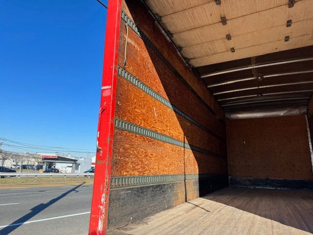 1997 Isuzu FTR 18 FOOT BOX TRUCK WITH LIFTGATE NON CDL MULTIPLE USES - 22237792 - 39