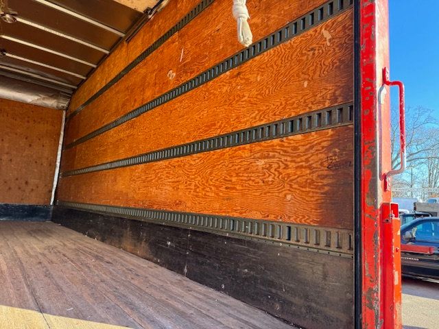 1997 Isuzu FTR 18 FOOT BOX TRUCK WITH LIFTGATE NON CDL MULTIPLE USES - 22237792 - 41