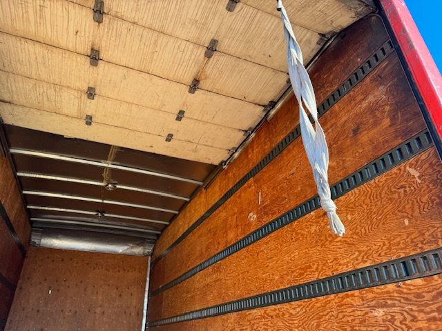 1997 Isuzu FTR 18 FOOT BOX TRUCK WITH LIFTGATE NON CDL MULTIPLE USES - 22237792 - 43