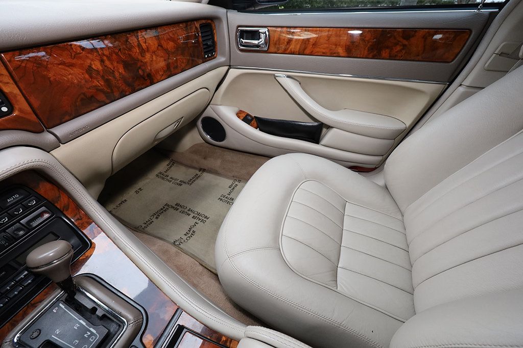 1997 Jaguar XJ 4dr Sedan - 22959972 - 33