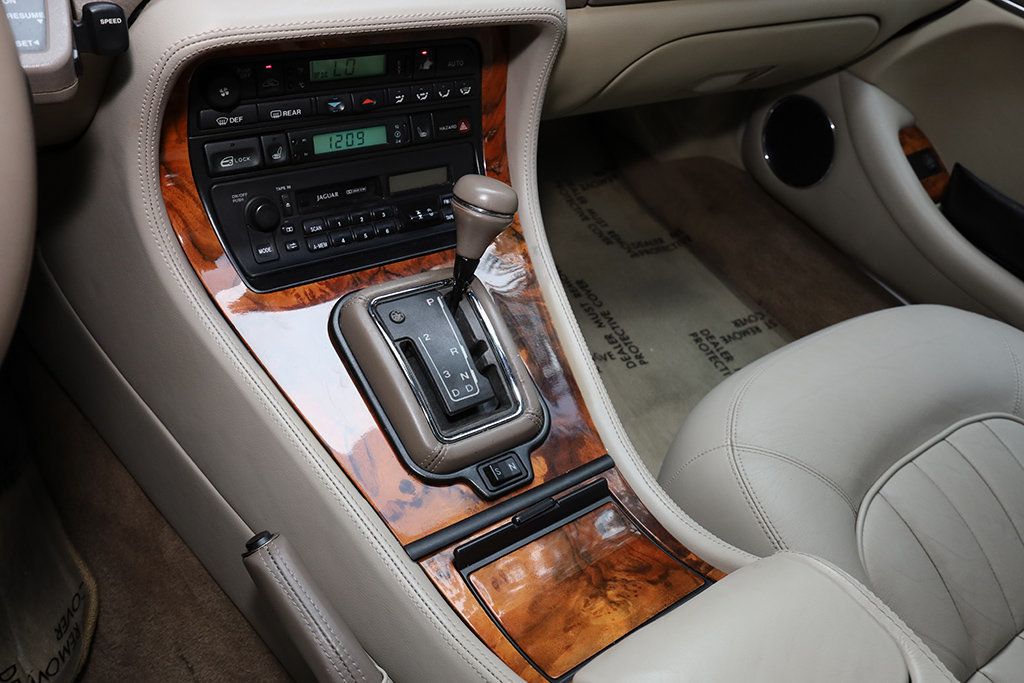 1997 Jaguar XJ 4dr Sedan - 22959972 - 35