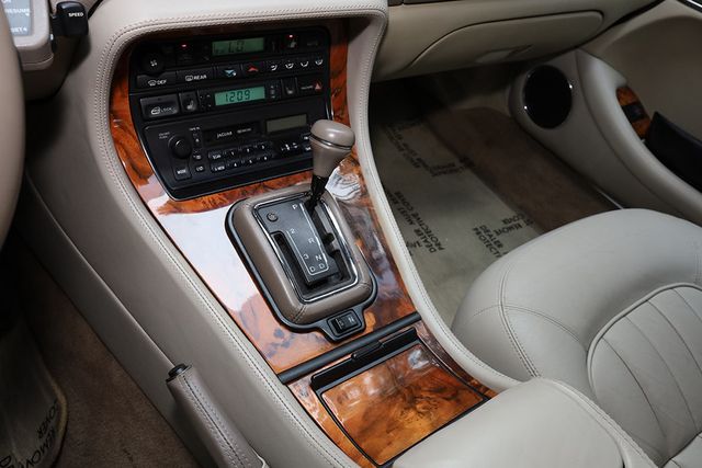 1997 Jaguar XJ 4dr Sedan - 22959972 - 35