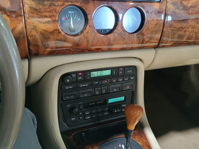 1997 Jaguar XK8 2dr Convertible - 23004610 - 25