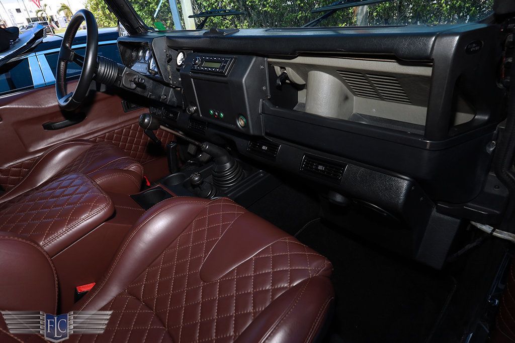 1997 Land Rover Defender 110  - 23082199 - 22