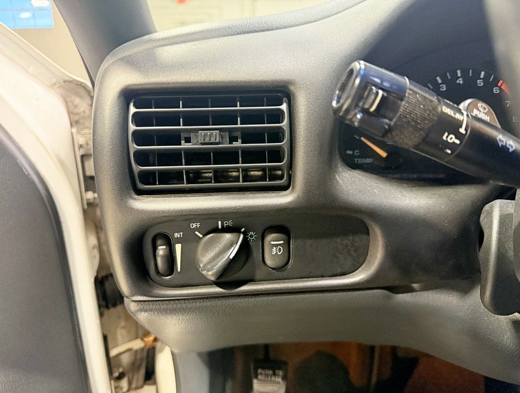 1997 Oldsmobile Cutlass Supreme SL - 22962585 - 12