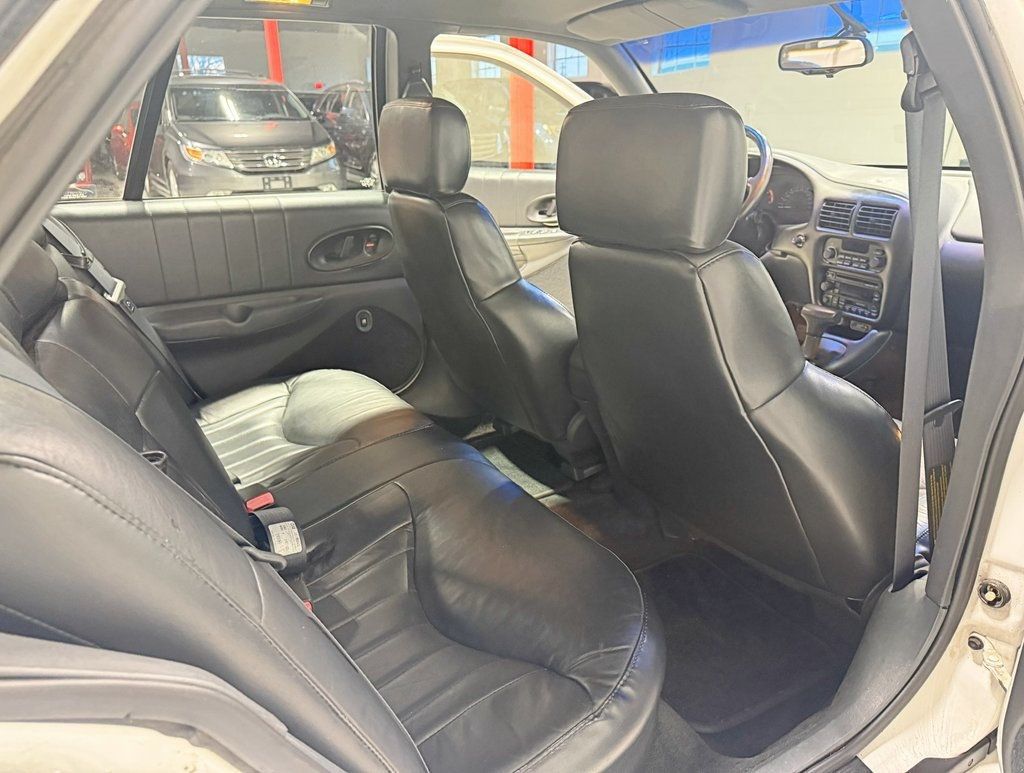 1997 Oldsmobile Cutlass Supreme SL - 22962585 - 32