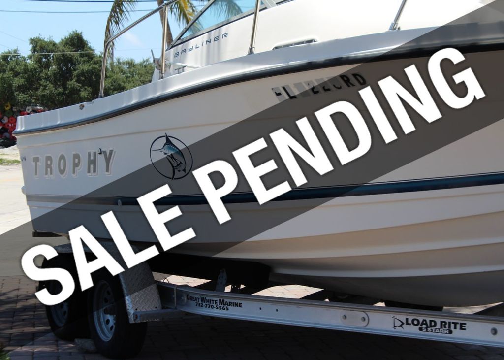 1998 BAYLINER TROPHY BEAUTIFUL TROPHY CABIN WALK AROUNDW INBOARD MERCRUISER - 21891756 | Video 1