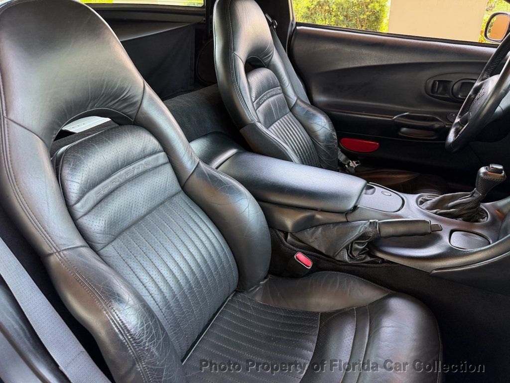 1998 Chevrolet Corvette Coupe Targa Roof - 22877624 - 11